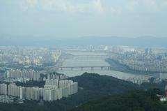 Han River bridge in Seoul, South Korea