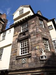 John Knox House in Edinburgh with Scottish classical window, Moses, sundial, and jettied attic