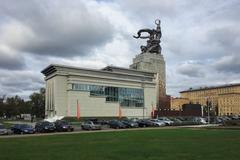 Prospekt Mira Worker and Kolkhoz Woman statue in Moscow 2016