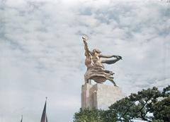 Worker and Kolkhoz Woman sculpture at the USSR pavilion in the 1937 Paris Expo