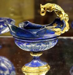 Lapislazzuli navicella-shaped jug with gold mount from early 1600s