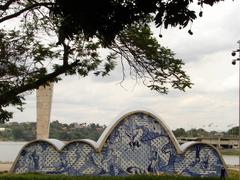 Panoramic view of Belo Horizonte with buildings and mountains in the background