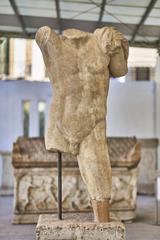 Hellenistic statue of a hero with a chlamys on his shoulder