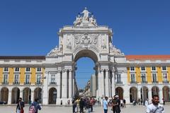 Arc de Triomphe, Lisbon, with bustling street view