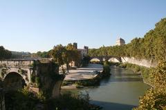 Le Ponte Rotto ou pont Æmilius et l'île Tiberine à Rome