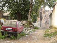 Approach to Khirki Masjid from south