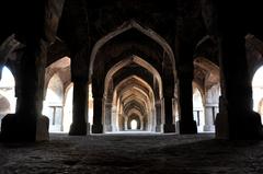 Central Arcade of Khirki Masjid