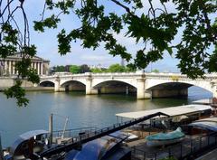 Pont de la Concorde and Quai de la Concorde in Paris