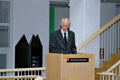 Carsten U. Larsen speaking at the opening of Nationalmuseet's special exhibition in Egmonthallen, 2004