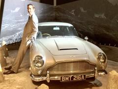 Aston Martin DB5, James Bond