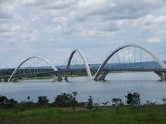 Juscelino Kubitschek bridge at night