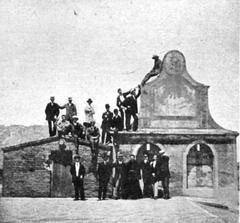 Group of Catalans in front of the old courtyard of the Convent of San Carlos Borromeo in San Lorenzo, Argentina