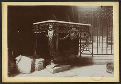 Cathédrale Saint-André de Bordeaux iron table