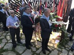 Aburto and Erkoreka at a tribute event in front of the 1936 monument