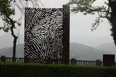 urban art fingerprints sculpture in Bilbao