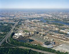 Aerial view of Hamburg showing Aurubis plant in 2007