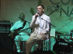 Arnaldo Antunes performing live