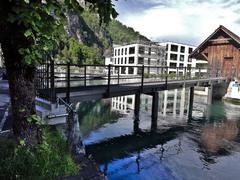 Side view of the metal footbridge to the Untere Schleuse