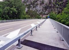 Grosse Kanalbrücke über die Aare bei Interlaken Richtung Neuhaus