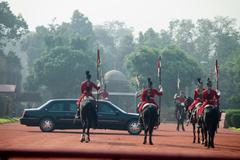 President Barack Obama’s motorcade arrives at Rashtrapati Bhavan