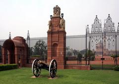 Cannon outside the entrance to Rashtrapati Bhavan, Delhi