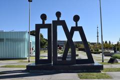 Sin título sculpture by Roberto Aizenberg at Parque de la Memoria