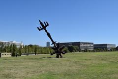 Torres de la memoria sculpture in Parque de la Memoria