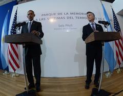 President Mauricio Macri and President Barack Obama at Remembrance Park