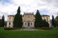 Kunstmuseum Solothurn with a clear blue sky