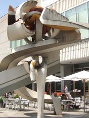 Sculpture 'Fanfare' by Robert Müller in front of Kunsthaus Zürich