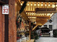 Weihnachtsdorf im Kaiserhof der Münchner Residenz