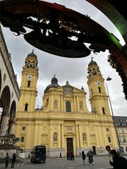 Weihnachtsdorf im Kaiserhof der Münchner Residenz