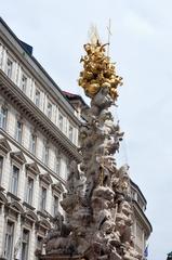 Wien city center with historic buildings and pedestrians