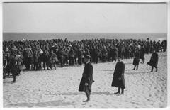 Arrival of Republican refugees from the camp of Argelès-sur-Mer to the camp of Barcarès