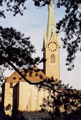 Fraumünster Church in Zurich with blue sky