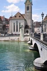 Fraumünsterpost in Zürich as seen from Münsterbrücke