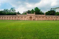 Dhanmondi Shahi Eidgah monument in Bangladesh front view