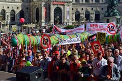 Demonstration Nein zum 12-Stunden-Tag