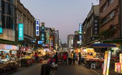 Liouho Night Market at night