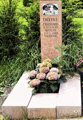 Grave of artist Ekkehard Drefke in Brühl