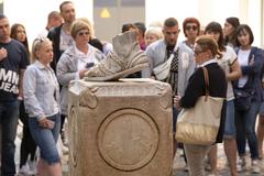 Tourists visiting the Footprint of Sant Narcís