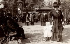 Visitors at Artis Zoo in Amsterdam, 1910