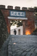 Xiongzhen North Gate at dusk