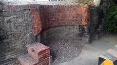 Curved cannon emplacement at Xiongzhen North Gate