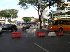 traffic signals marking detour on Avenida Cristóvão Colombo in Belo Horizonte