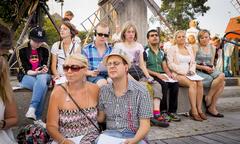 A group of visually impaired young people waiting at Allsång på Skansen