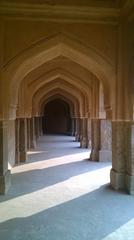 Arched courtyard of Rajon ki Baoli