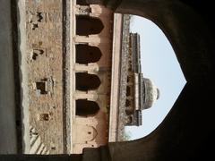 view from Rajon ki Baoli arcade