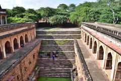 Rajon Ki Baoli in Delhi