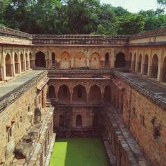 Front view of Rajon Ki Baoli